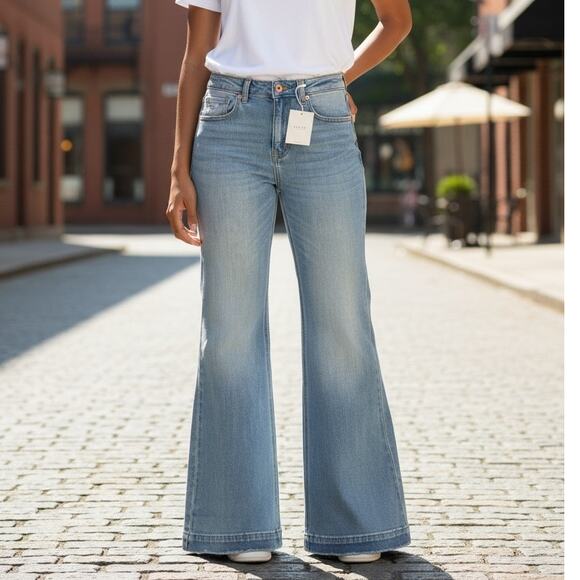 Kancan Women's High Rise Wide Flare Stretch Jeans Size 15/31 NEW - Picture 1 of 8